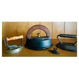 FR - Set of 3 Antique Cast Iron Irons and Trivet