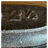 FR - Set of 3 Antique Cast Iron Irons and Trivet