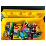 FR - LEGO Brickmaster Pirates Set, Classic Pieces, and Box with Vintage Exxon Tow Truck 6679