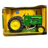 FR - ERTL 1962 John Deere 1010 Special Tractor and Wagon 1/16 Scale Die-Cast Set