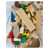 FR - Wooden Building Block Set with Painted Traffic Signs and Storage Bag