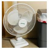 LL - Desk Fan and Fellowes 546C-2 Paper Shredder Set