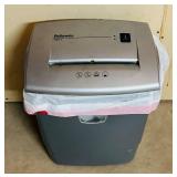 LL - Desk Fan and Fellowes 546C-2 Paper Shredder Set