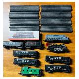 LL - HO Scale Train Set with Locomotive, Cars, and Track Pieces