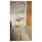 LL - Aluminum 3-Step Folding Ladder, 65 Inches Tall