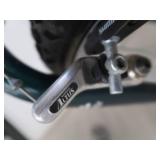 MENS MOUNTAIN TRACK 820