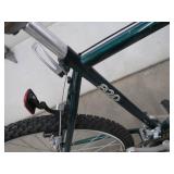 MENS MOUNTAIN TRACK 820