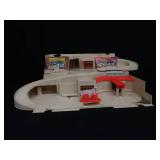 1979 VINTAGE HOT WHEELS CITY SERVICE CENTER / NASCAR CARS