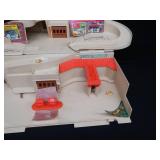 1979 VINTAGE HOT WHEELS CITY SERVICE CENTER / NASCAR CARS