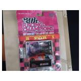 1979 VINTAGE HOT WHEELS CITY SERVICE CENTER / NASCAR CARS