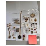 Mixed Jewelry Lot with Brooches, Pendants, Pins and Cufflinks