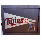 MN Twins Manager Tom Kelly Signed Pendant and Baseball Card