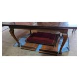 Splendid 4- Legged Drexel Hardwood Table with 3 Leaves and 3 table Pads