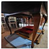 Splendid 4- Legged Drexel Hardwood Table with 3 Leaves and 3 table Pads