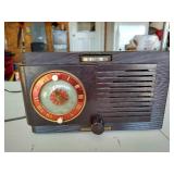Awesome Vintage Working Tube Style GE Clock Radio