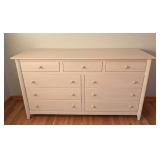 BR - Nadeau Solid Wood 10-Drawer Dresser