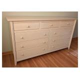 BR - Nadeau Solid Wood 10-Drawer Dresser