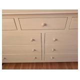 BR - Nadeau Solid Wood 10-Drawer Dresser