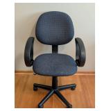 ML - Adjustable Office Chair with Armrests and Rolling Base