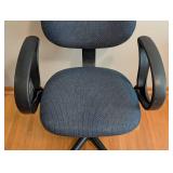 ML - Adjustable Office Chair with Armrests and Rolling Base