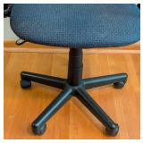ML - Adjustable Office Chair with Armrests and Rolling Base