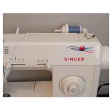 ML - Singer 2517C Sewing Machine with Manual - Powers On