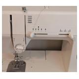 ML - Singer 2517C Sewing Machine with Manual - Powers On