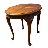 LR - Vintage Hekman Queen Anne Style Accent Table with Cabriole Legs
