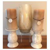 LR - Set of 2 Ceramic Candle Holders with Pillar Candles and Decorative Glass Vase