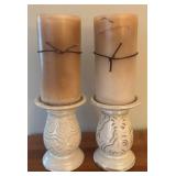 LR - Set of 2 Ceramic Candle Holders with Pillar Candles and Decorative Glass Vase