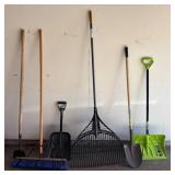 G - Yard Tool Set with Shovels, Rake, Broom and Hoe