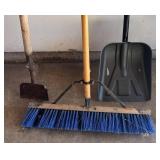 G - Yard Tool Set with Shovels, Rake, Broom and Hoe