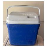 G - Set of 2 Coolers Rubbermaid and Igloo