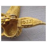 Assorted Vintage Brooches/Pins/Clips - Some Signed