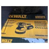 DeWalt DWE6423 Variable Speed 5-Inch Random Orbit Sander with Clamp