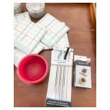 Kitchenware Collection with Plates, Bowls, Utensils, Knives and Accessories