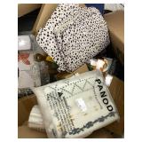 Pallet Lot of Home Decor, Accessories, and Small Household Items