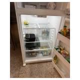 Frigidaire Top Freezer Refrigerator 30in x 28in x 66in