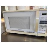Emerson 1000 Watt Microwave Oven with Glass Turntable