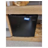 Midea Compact Mini Refrigerator Black