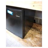 Midea Compact Mini Refrigerator Black