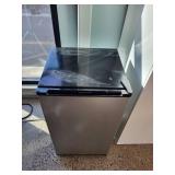 Frigidaire Compact Refrigerator FFP433L2SM Silver - Working