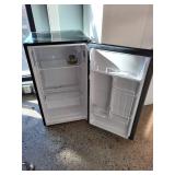 Frigidaire Compact Refrigerator FFP433L2SM Silver - Working