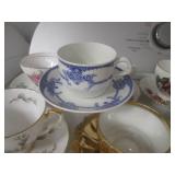 (K) Large Assortment of Vintage Cup...