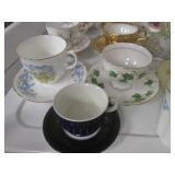 (K) Large Assortment of Vintage Cup...