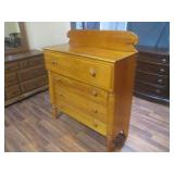 (LRB) Vintage Wood 4-Drawer Dresser...