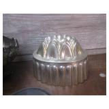 (LRF) Assorted Vintage Metal Items ...