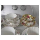 (K) Large Assortment of Vintage Cup...