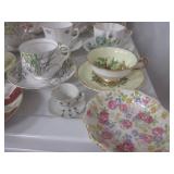 (K) Large Assortment of Vintage Cup...