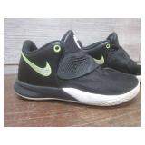 (K) Pair of Kids Nike Kyrie Flytrap...